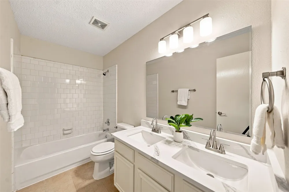 337 Bluewood Lane Lake Dallas, TX 75065
