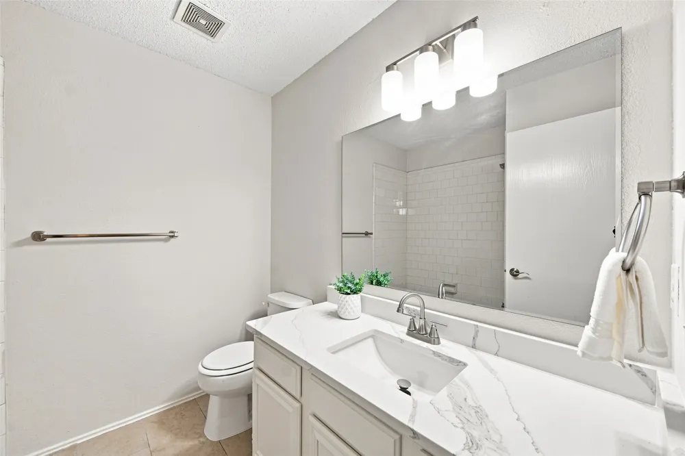 337 Bluewood Lane Lake Dallas, TX 75065