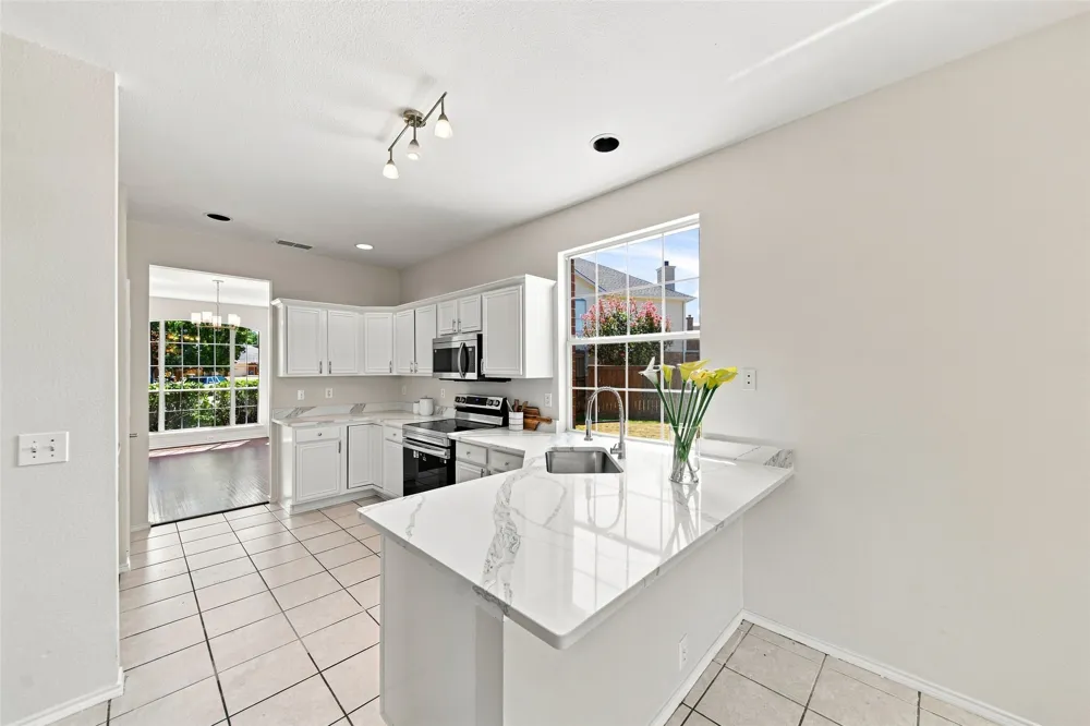 337 Bluewood Lane Lake Dallas, TX 75065