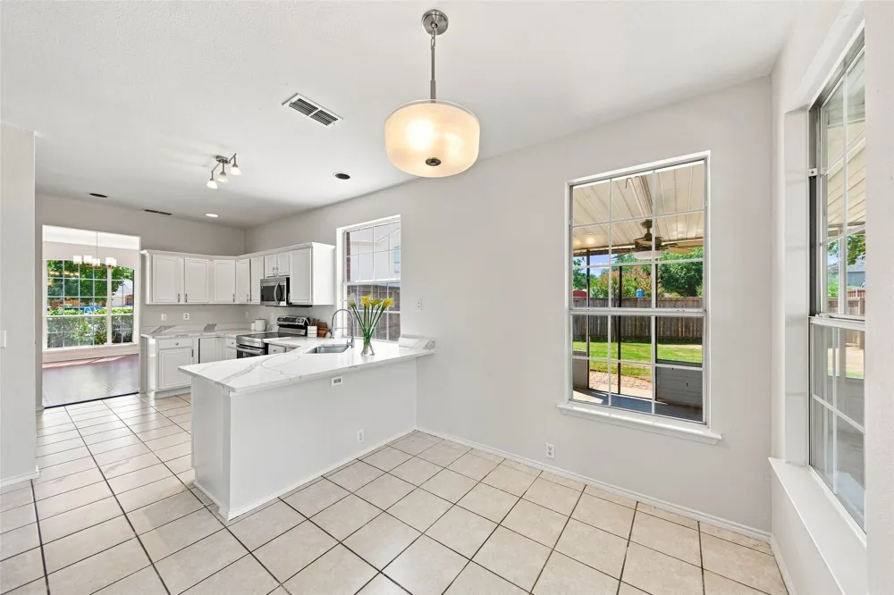 337 Bluewood Lane Lake Dallas, TX 75065