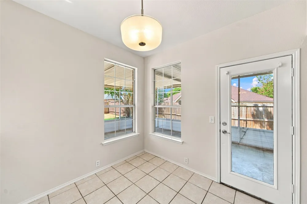 337 Bluewood Lane Lake Dallas, TX 75065