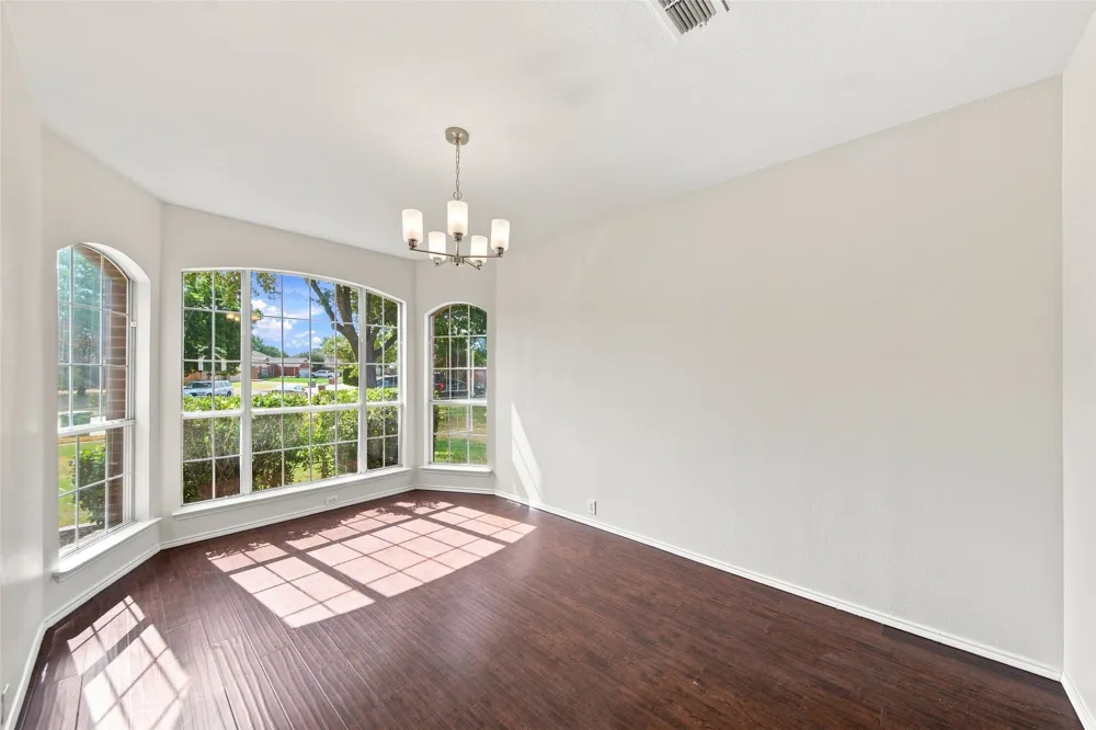 337 Bluewood Lane Lake Dallas, TX 75065