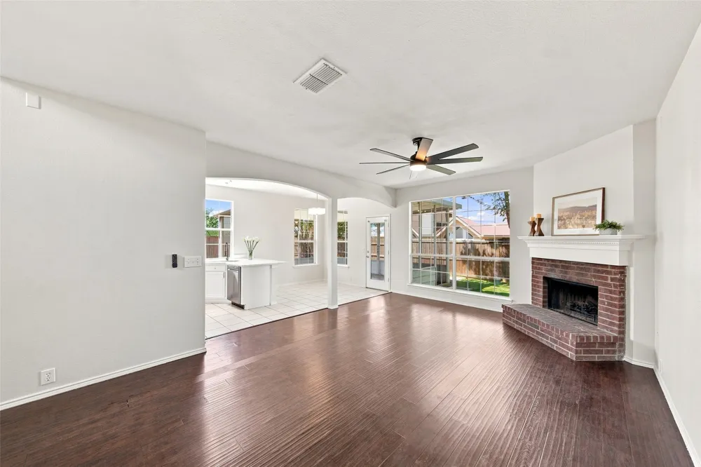 337 Bluewood Lane Lake Dallas, TX 75065