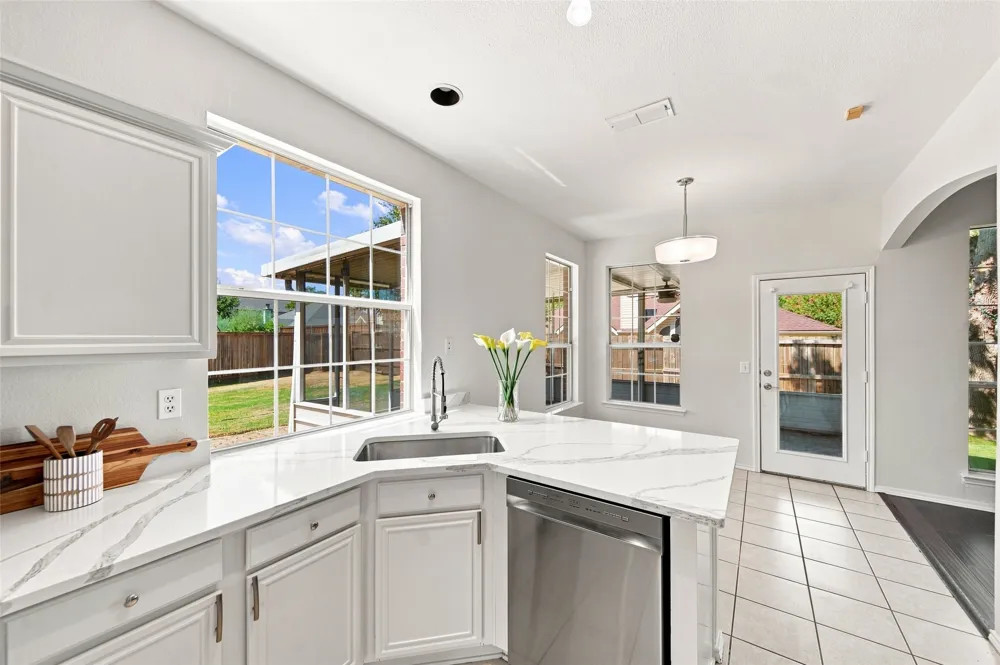 337 Bluewood Lane Lake Dallas, TX 75065