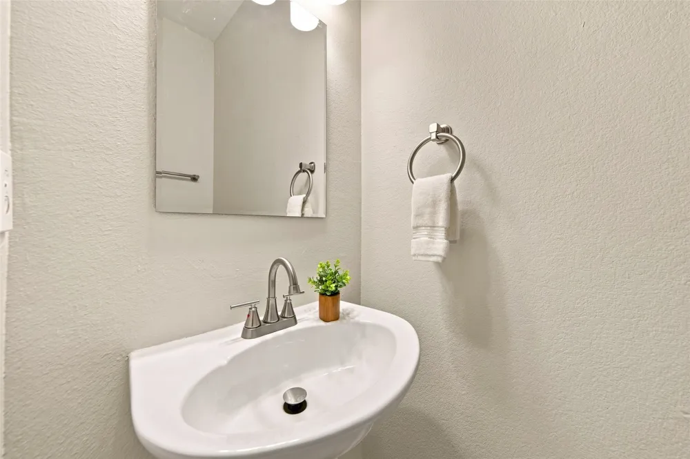 337 Bluewood Lane Lake Dallas, TX 75065