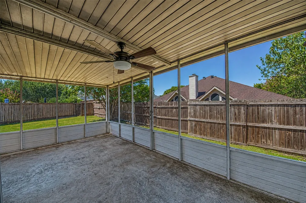 337 Bluewood Lane Lake Dallas, TX 75065