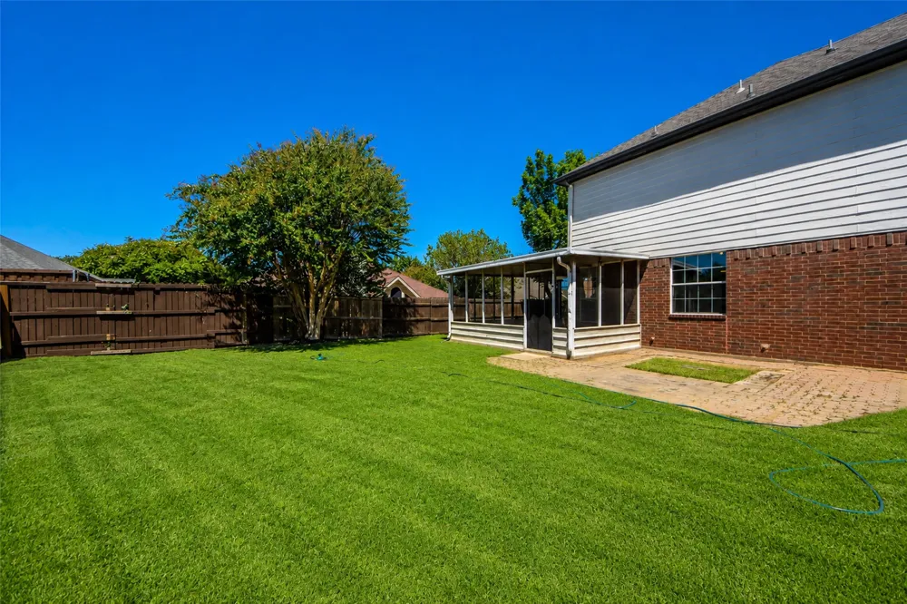 337 Bluewood Lane Lake Dallas, TX 75065