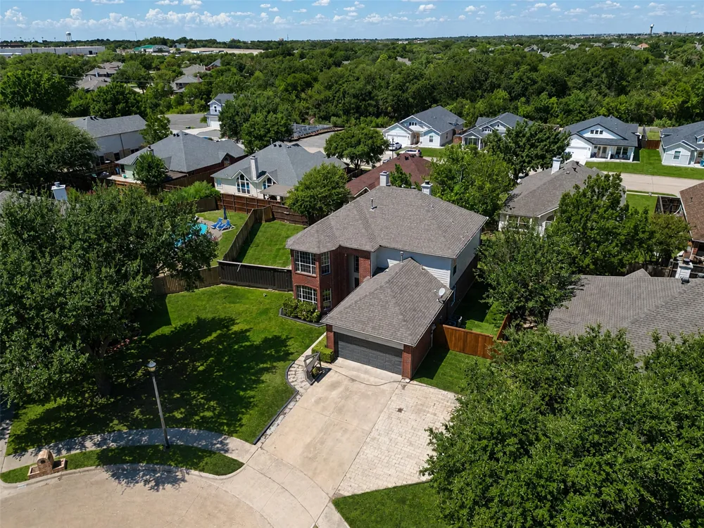 337 Bluewood Lane Lake Dallas, TX 75065
