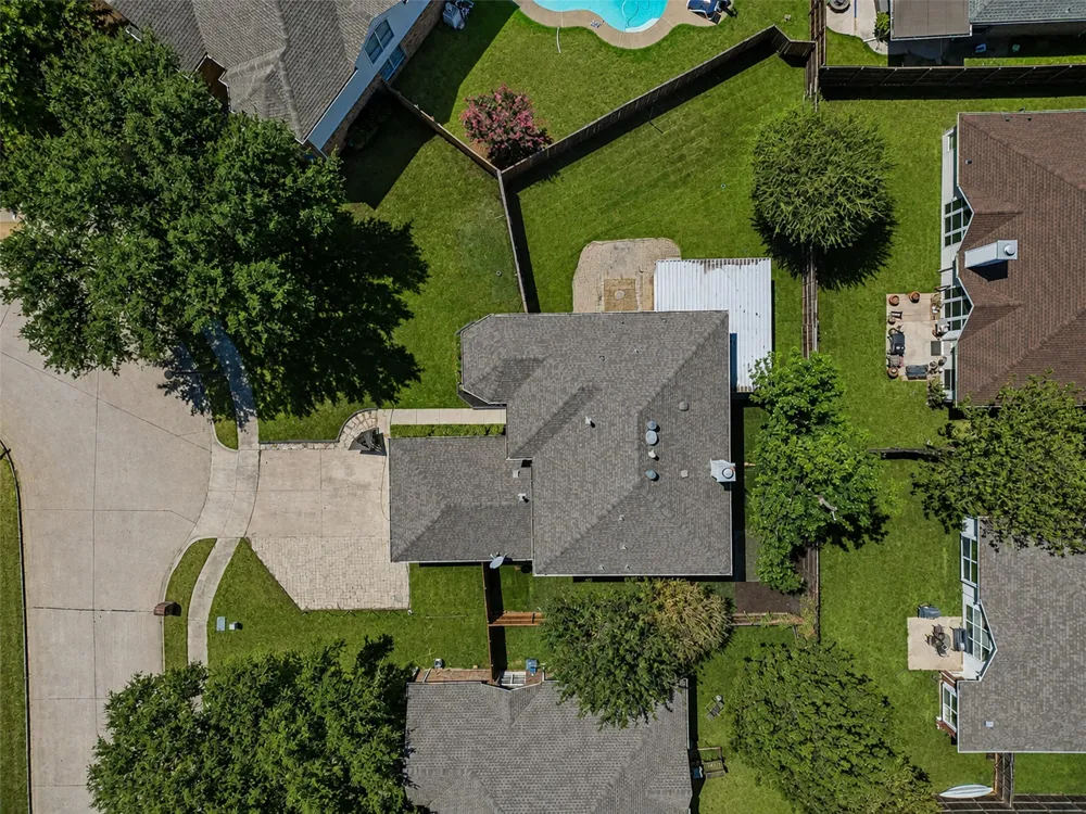 337 Bluewood Lane Lake Dallas, TX 75065