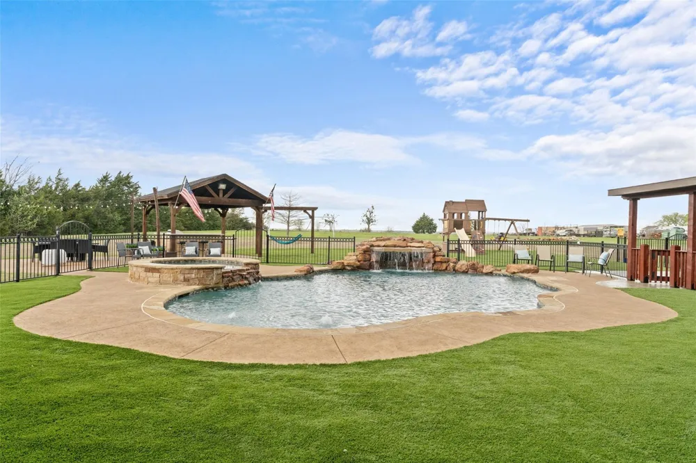 16661 Valley View Forney, TX 75126