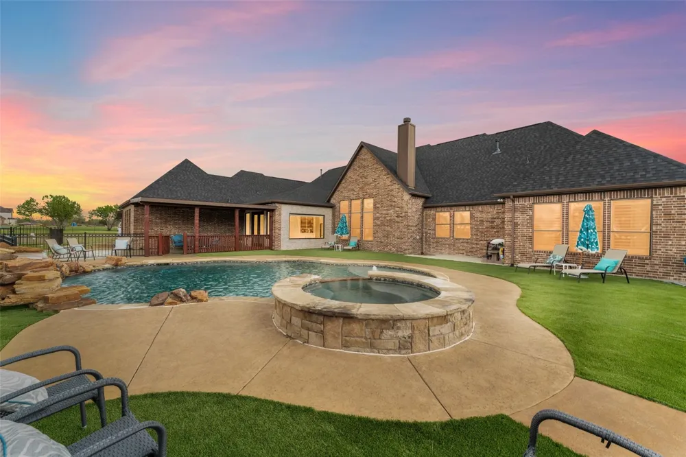 16661 Valley View Forney, TX 75126