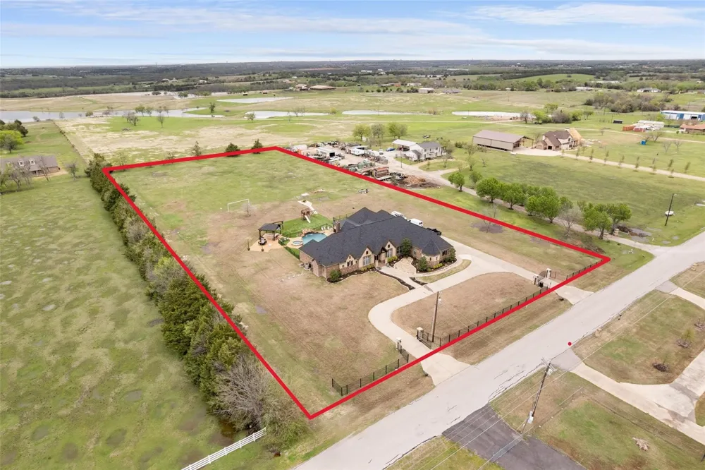 16661 Valley View Forney, TX 75126