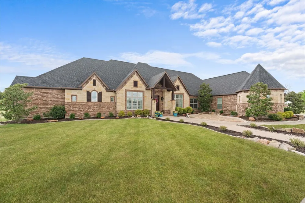 16661 Valley View Forney, TX 75126