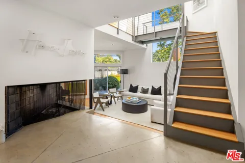 278 Entrada Drive
