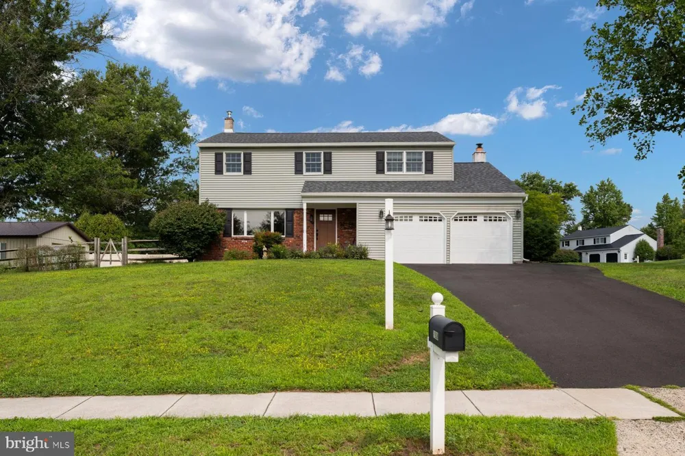 1908 RAMPART LANE Lansdale, PA 19446