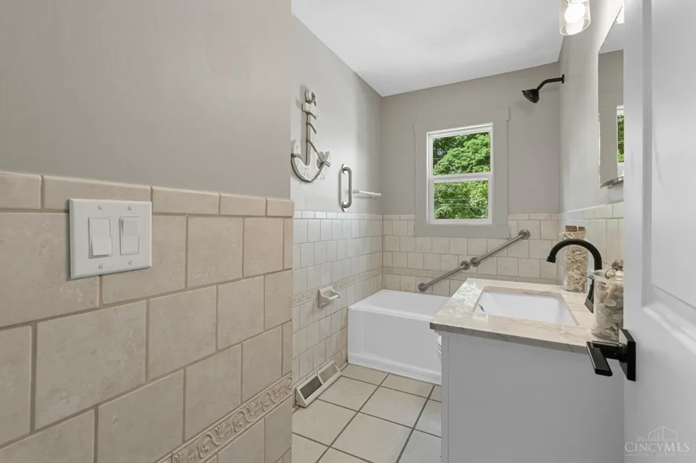 892 Happy Lane Miami, OH 45150