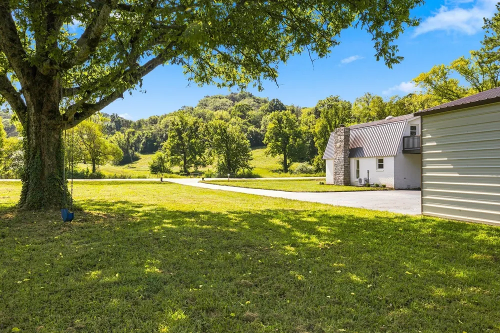 1548 Roy Sellers Rd Columbia, TN 38401