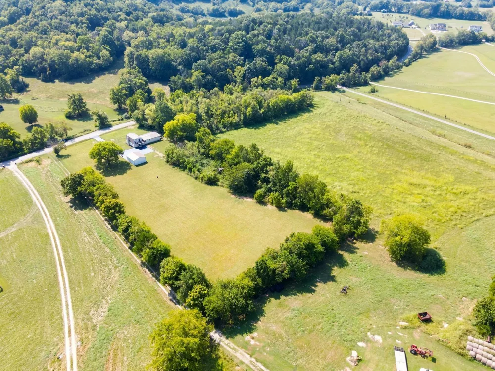 1548 Roy Sellers Rd Columbia, TN 38401