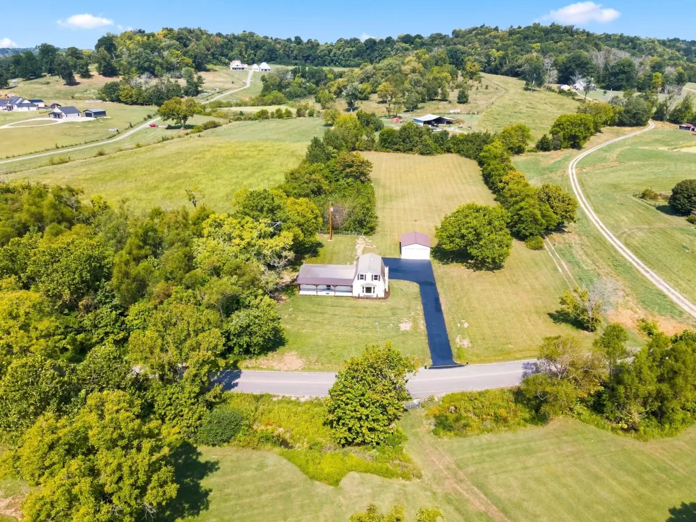 1548 Roy Sellers Rd Columbia, TN 38401
