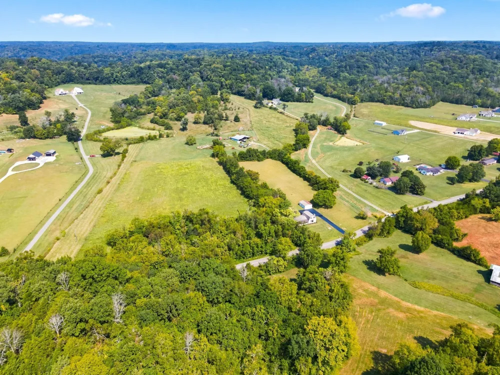1548 Roy Sellers Rd Columbia, TN 38401
