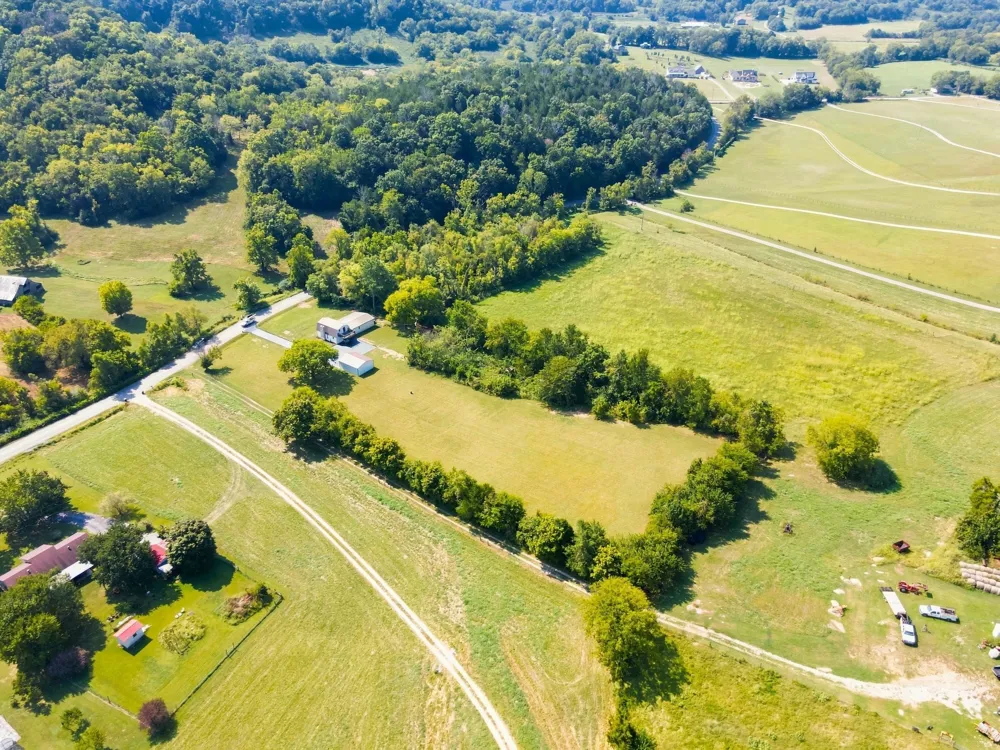 1548 Roy Sellers Rd Columbia, TN 38401