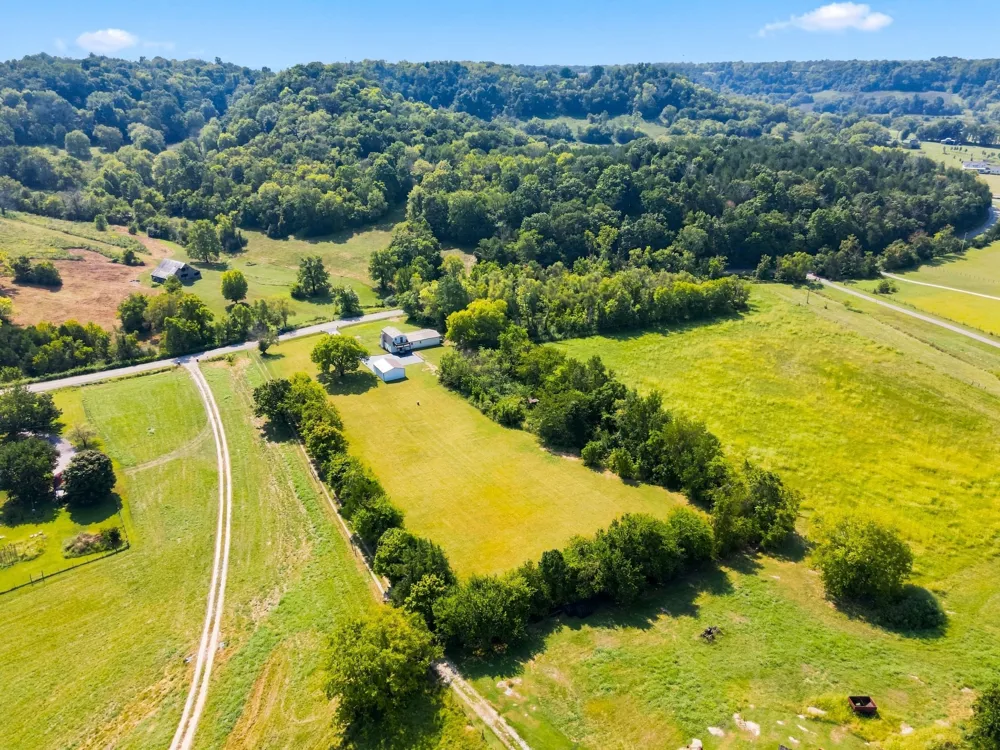 1548 Roy Sellers Rd Columbia, TN 38401