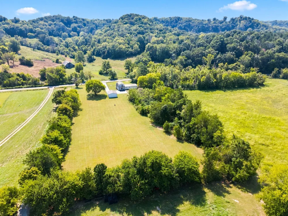 1548 Roy Sellers Rd Columbia, TN 38401