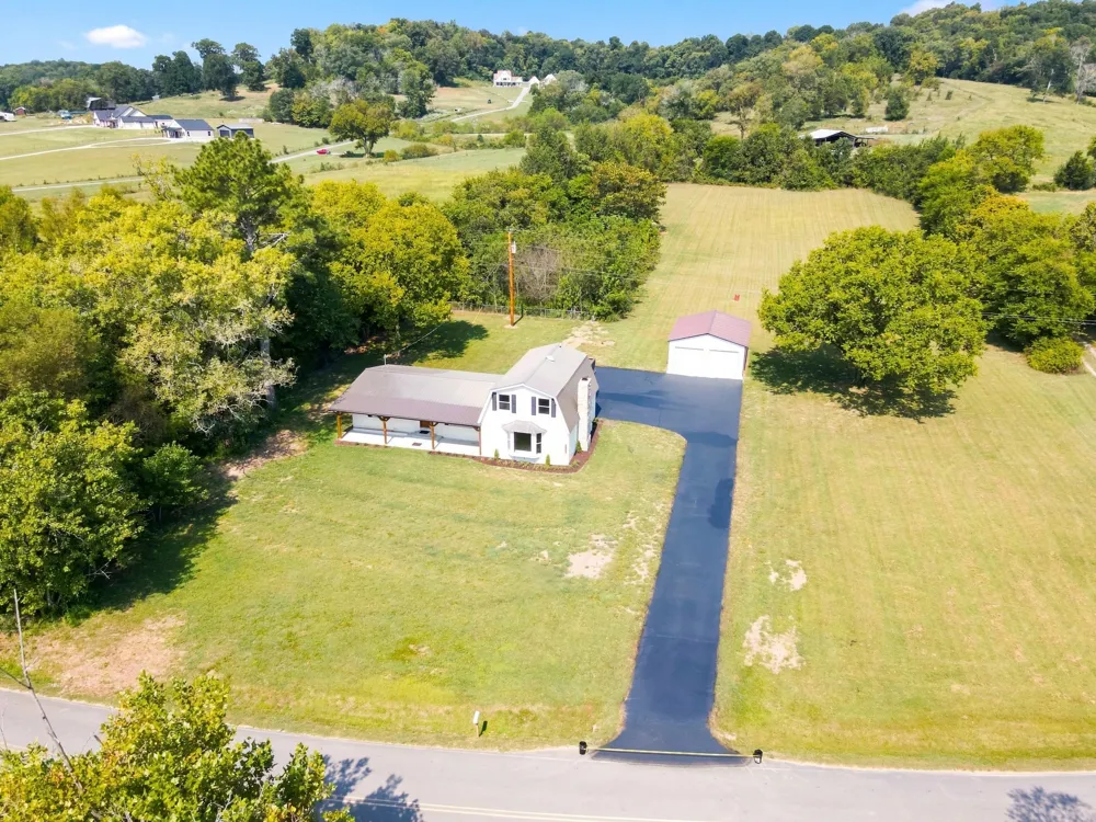 1548 Roy Sellers Rd Columbia, TN 38401