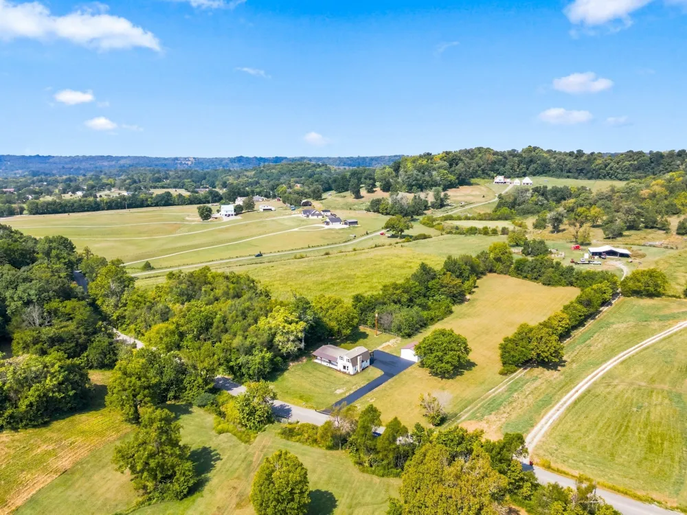 1548 Roy Sellers Rd Columbia, TN 38401