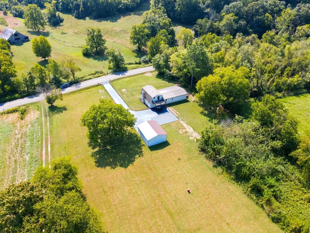 1548 Roy Sellers Rd Columbia, TN 38401