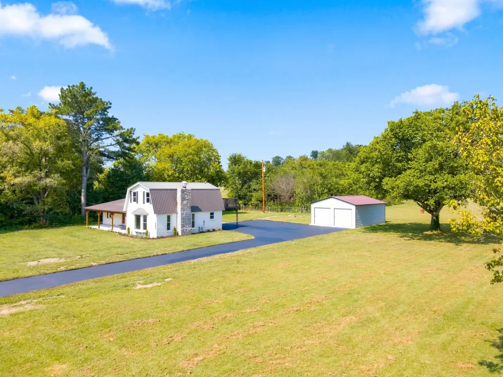 1548 Roy Sellers Rd Columbia, TN 38401