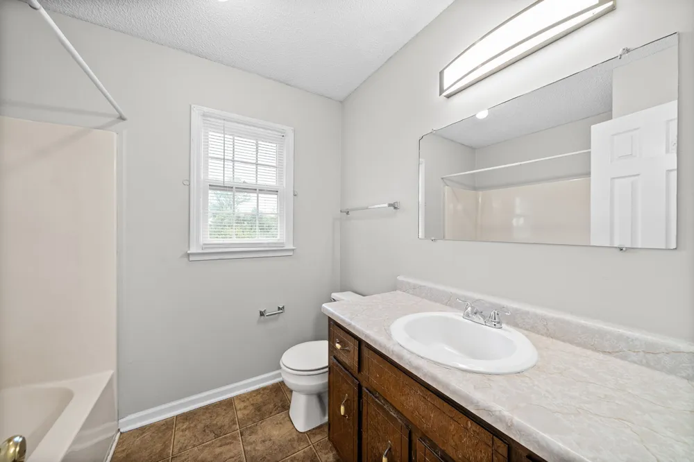 2166 Bauling Ln Clarksville, TN 37040