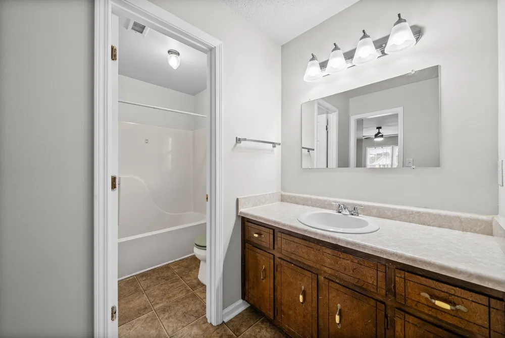 2166 Bauling Ln Clarksville, TN 37040