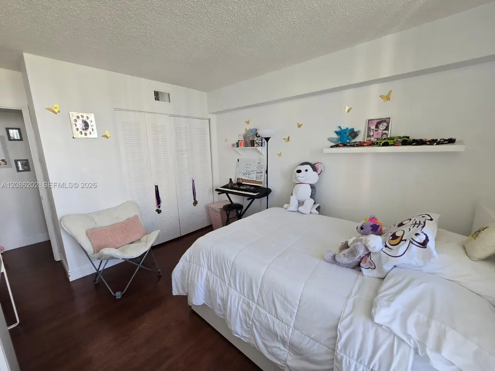 3300 NE 191st St #1202 Aventura, FL 33180