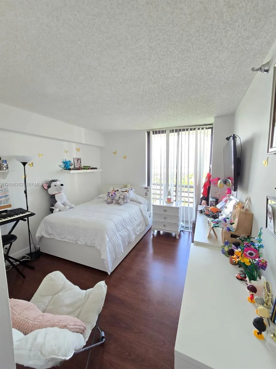 3300 NE 191st St #1202 Aventura, FL 33180