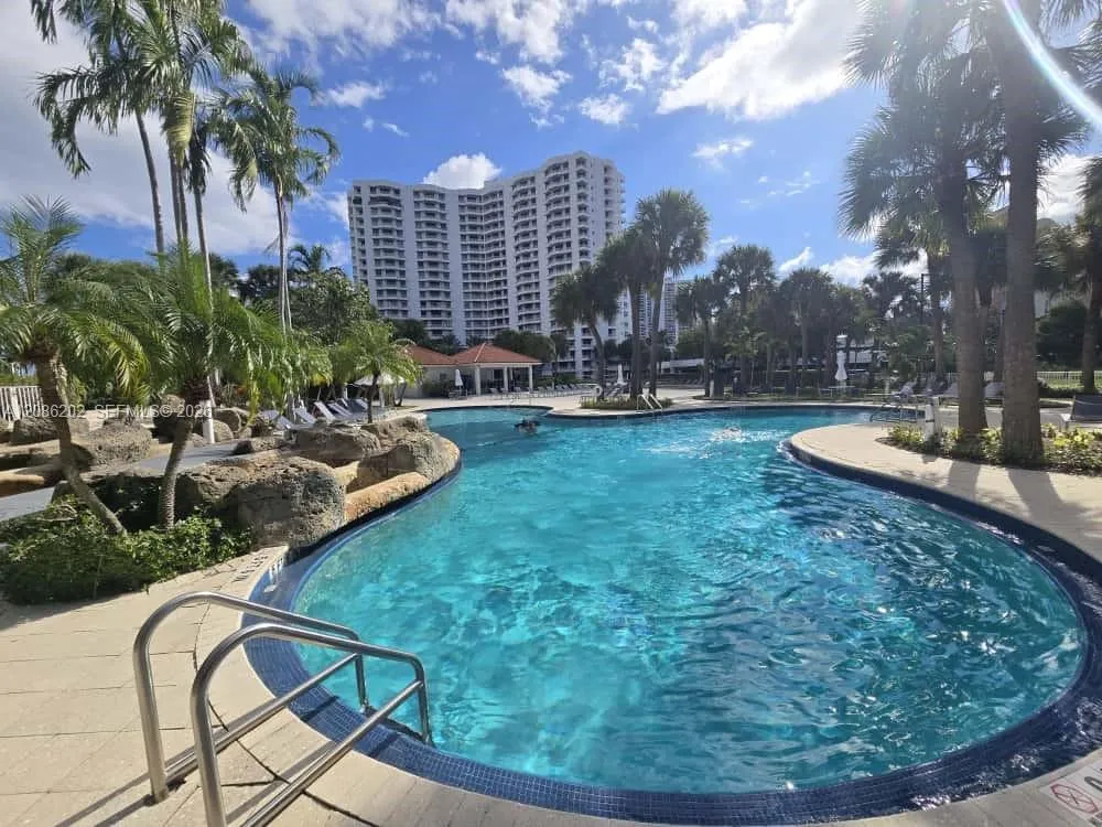 3300 NE 191st St #1202 Aventura, FL 33180
