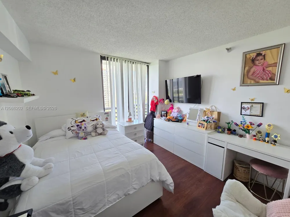 3300 NE 191st St #1202 Aventura, FL 33180