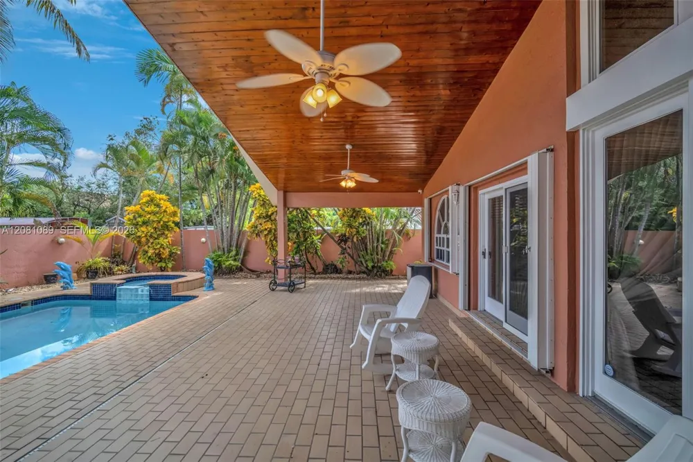 10485 NW 132nd St Hialeah Gardens, FL 33018
