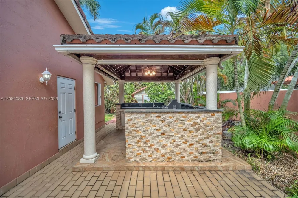 10485 NW 132nd St Hialeah Gardens, FL 33018