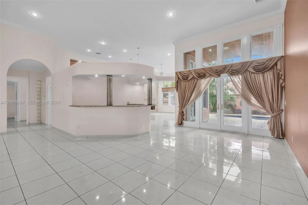 10485 NW 132nd St Hialeah Gardens, FL 33018