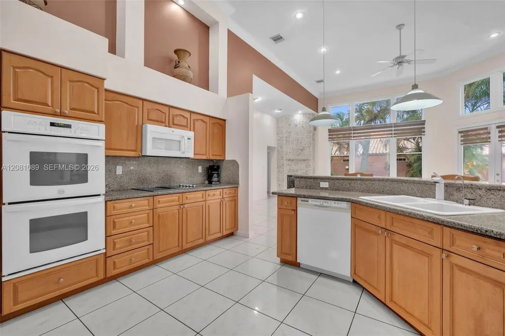 10485 NW 132nd St Hialeah Gardens, FL 33018