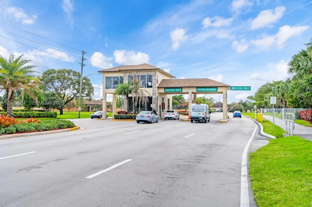 550 SW 138th Ave #402K Pembroke Pines, FL 33027