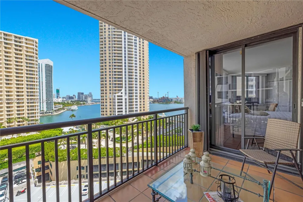 540 Brickell Key Dr #1514 Miami, FL 33131
