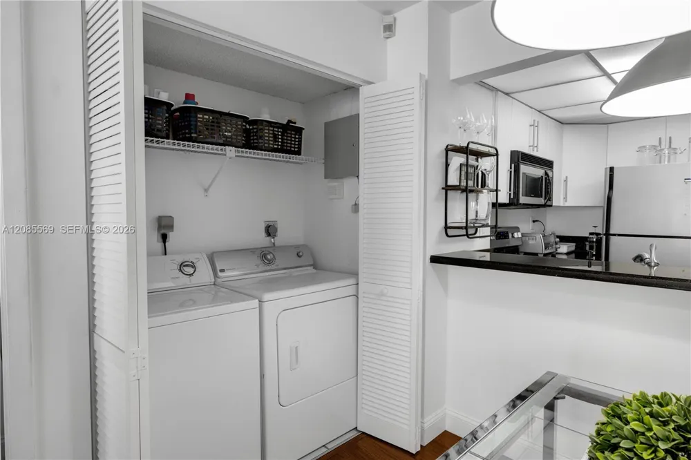 540 Brickell Key Dr #1514 Miami, FL 33131