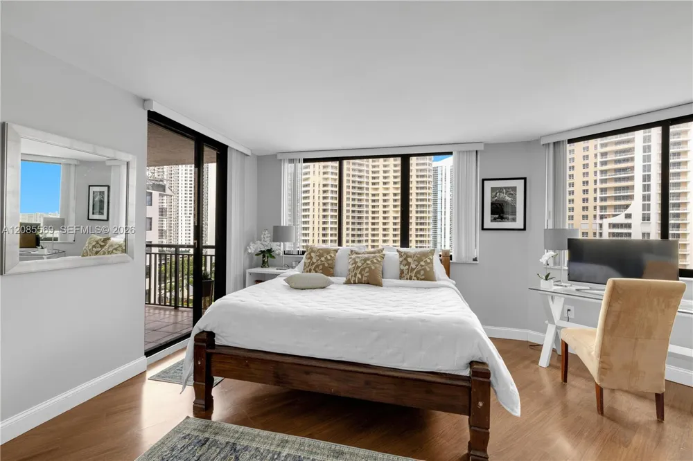 540 Brickell Key Dr #1514 Miami, FL 33131