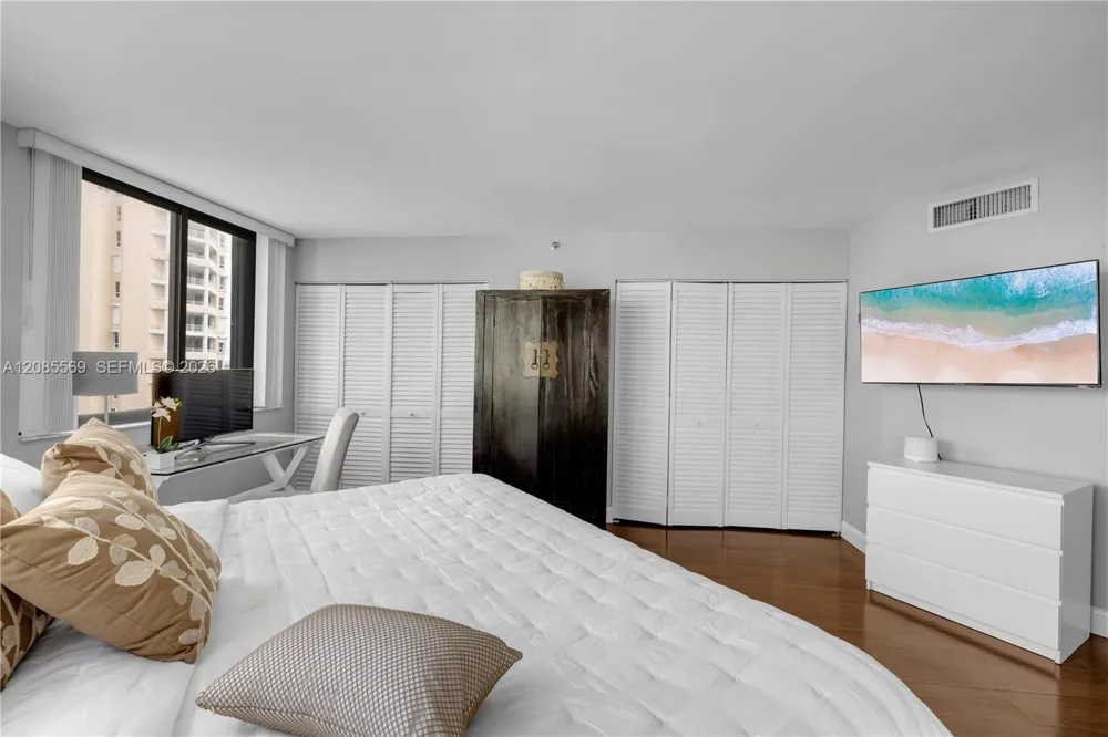 540 Brickell Key Dr #1514 Miami, FL 33131