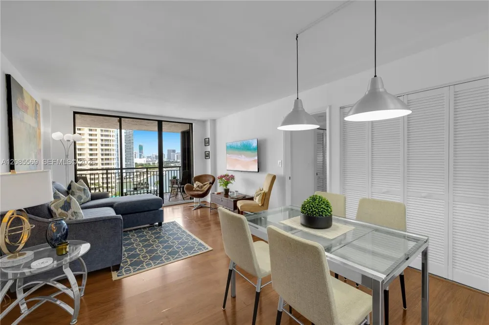 540 Brickell Key Dr #1514 Miami, FL 33131