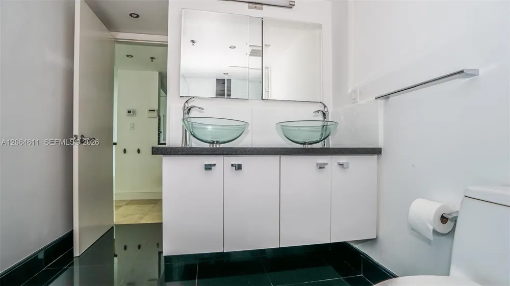 1200 Brickell Bay Dr #3620 Miami, FL 33131