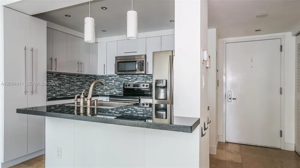 1200 Brickell Bay Dr #3620 Miami, FL 33131