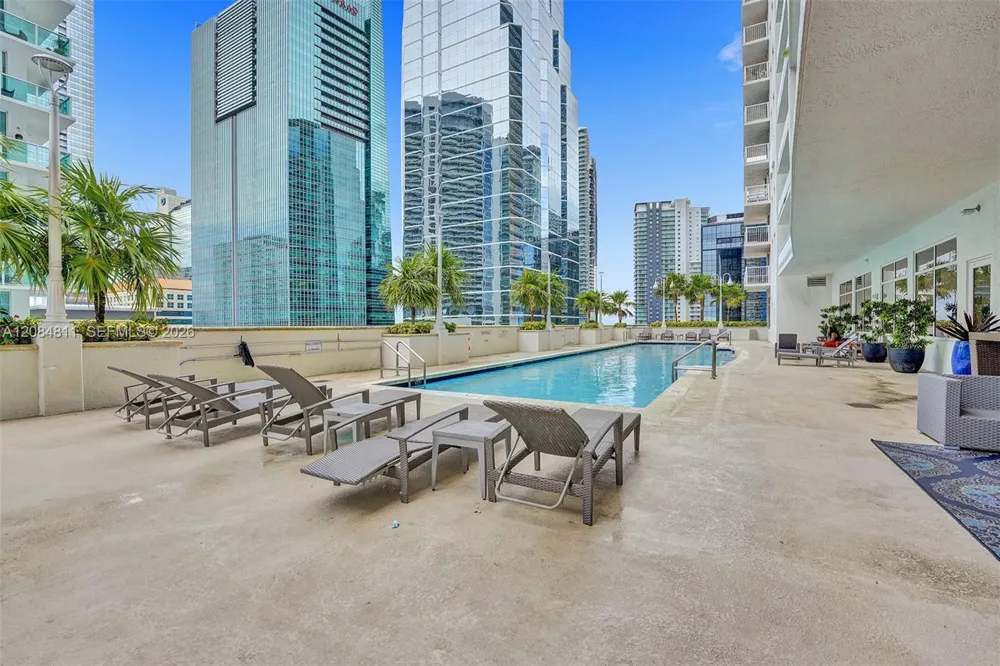 1200 Brickell Bay Dr #3620 Miami, FL 33131